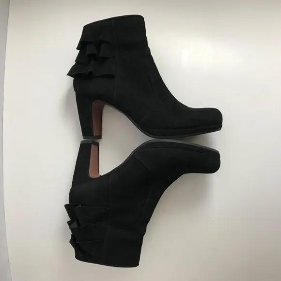 Chie Mihara Paxa Black Suede Platform Boots Size 38/8 Ruffle Back Made in Spain