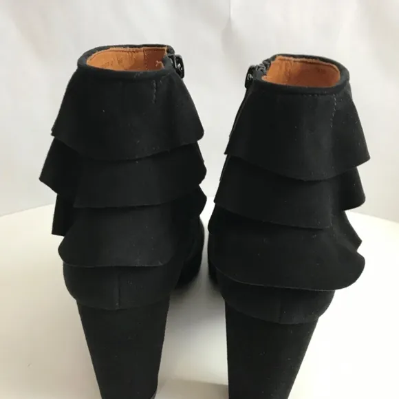 Chie Mihara Paxa Black Suede Platform Boots Size 38/8 Ruffle Back Made in Spain