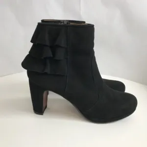 Chie Mihara Paxa Black Suede Platform Boots Size 38/8 Ruffle Back Made in Spain