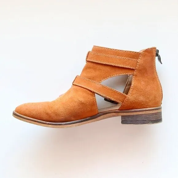 Chinese Laundry Dandie Tan Suede Low Block Heel Cutout Ankle Boots Booties Sz 7