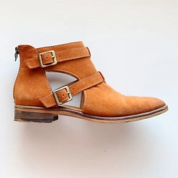 Chinese Laundry Dandie Tan Suede Low Block Heel Cutout Ankle Boots Booties Sz 7