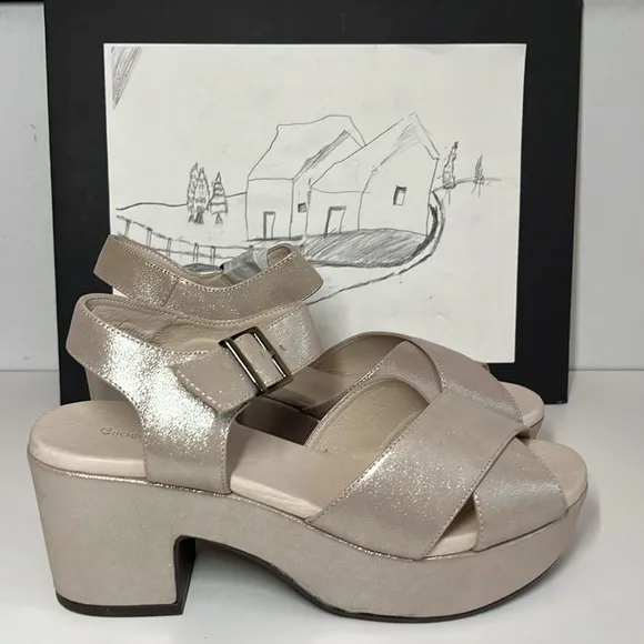Chocolat Blu Ginny Chunky Heel Sandals Champagne Women’s Size US 8.5