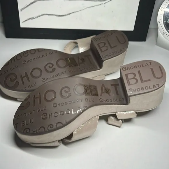Chocolat Blu Ginny Chunky Heel Sandals Champagne Women’s Size US 8.5