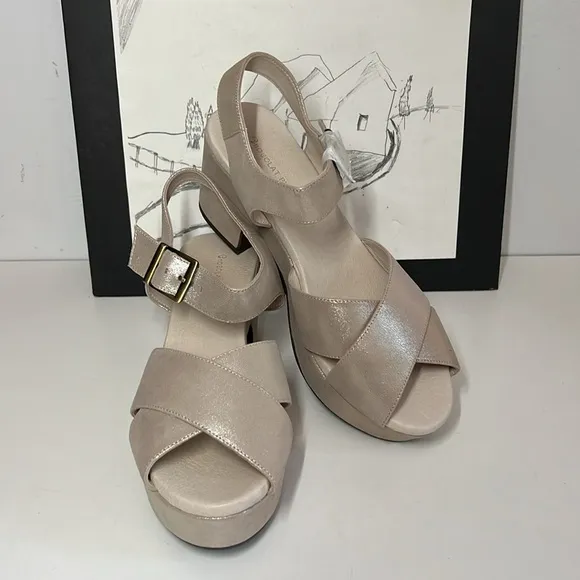 Chocolat Blu Ginny Chunky Heel Sandals Champagne Women’s Size US 8.5