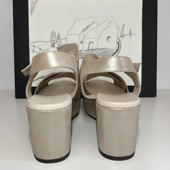 Chocolat Blu Ginny Chunky Heel Sandals Champagne Women’s Size US 8.5
