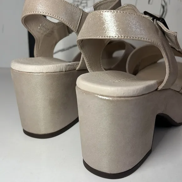 Chocolat Blu Ginny Chunky Heel Sandals Champagne Women’s Size US 8.5