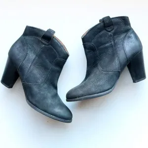 Clarks Black Nubuck Leather Block Heel Pull-on Ankle Boots Booties Size 8.5
