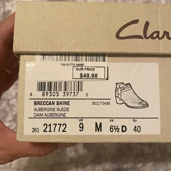 CLARKS Breccan Shine Suede Aubergine Boots 9