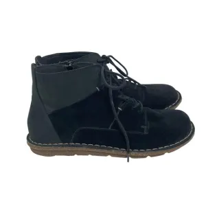 Clarks Collection Women's Sz 9 Tamitha Key Black Suede Lace-up Chukka Ankle Boot