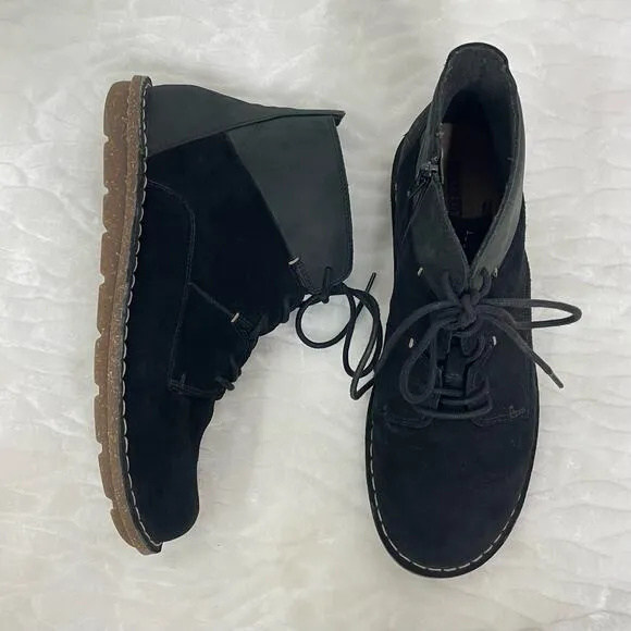 Clarks Collection Women's Sz 9 Tamitha Key Black Suede Lace-up Chukka Ankle Boot