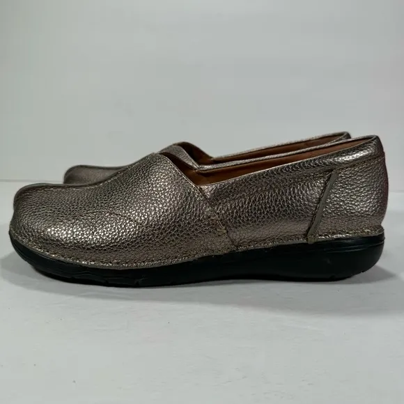 Clarks Un Loop Stride Pebble Metallic Leather Slip On Shoes Women's Size 9M