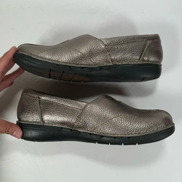 Clarks Un Loop Stride Pebble Metallic Leather Slip On Shoes Women's Size 9M
