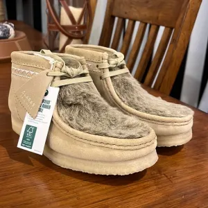 Clarks Wallabee Chukka Boots Faux Fur Tan Interest new Women’s Size 6