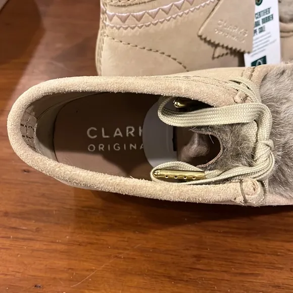 Clarks Wallabee Chukka Boots Faux Fur Tan Interest new Women’s Size 6