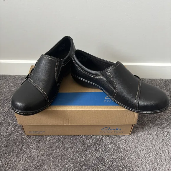 Clarks Women's 7W Black with Stitching Ashland Effie Flats / Dress Shoes NIB
