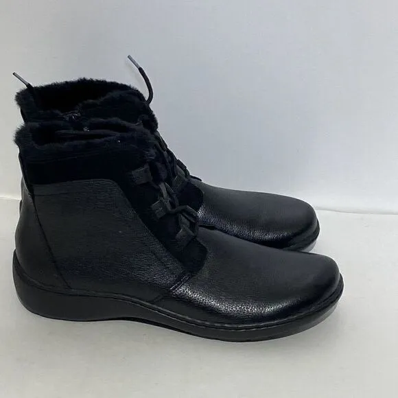 Clarks Women's Black Leather Collection Cora Chai Ankle Boots Size 9.5 NWT
