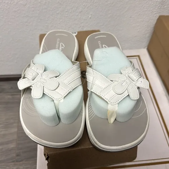 Clarks Women's Cloudsteppers Brinkley Flora Sandals