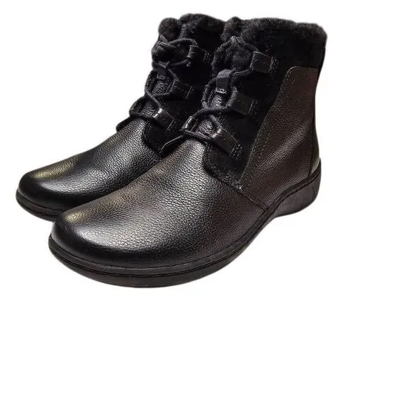 Clarks Women's Cora Chai Ankle Black Boots Size 7