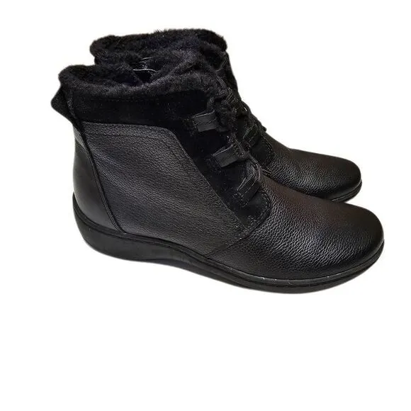 Clarks Women's Cora Chai Ankle Black Boots Size 7