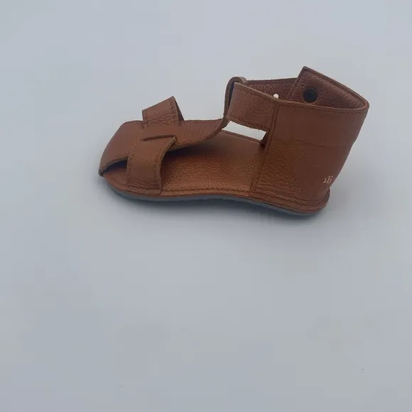 Classic ili   Charlie Brown Leather Walker Sandal