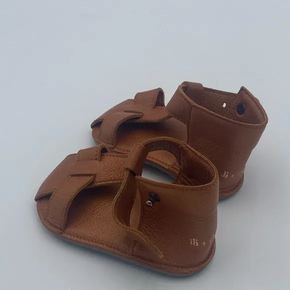 Classic ili   Charlie Brown Leather Walker Sandal