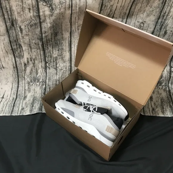 👟Cloudnova Women Shoes new with box 100% Authentic