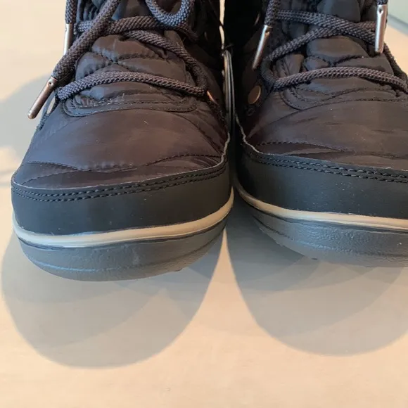 Columbia Heavenly Shorty Omni-Heat Boots, size 10. NIB