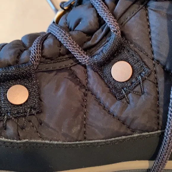 Columbia Heavenly Shorty Omni-Heat Boots, size 10. NIB