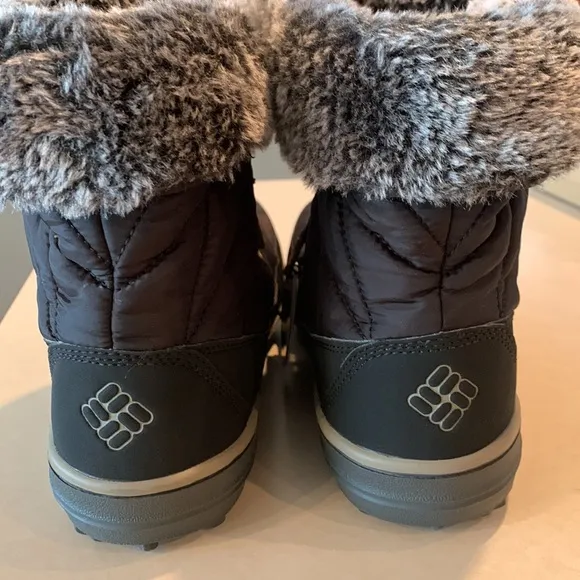 Columbia Heavenly Shorty Omni-Heat Boots, size 10. NIB