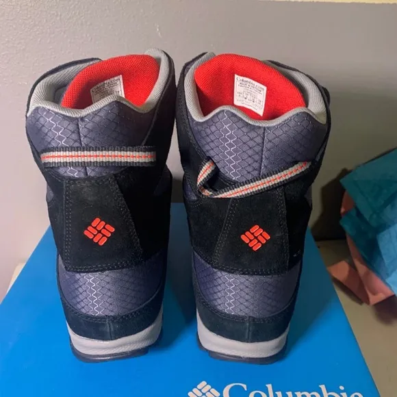 Columbia NEW Youth Size 4 Grey and Black Parkers Peak Boot