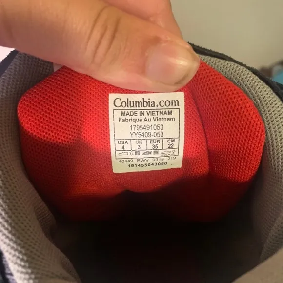 Columbia NEW Youth Size 4 Grey and Black Parkers Peak Boot