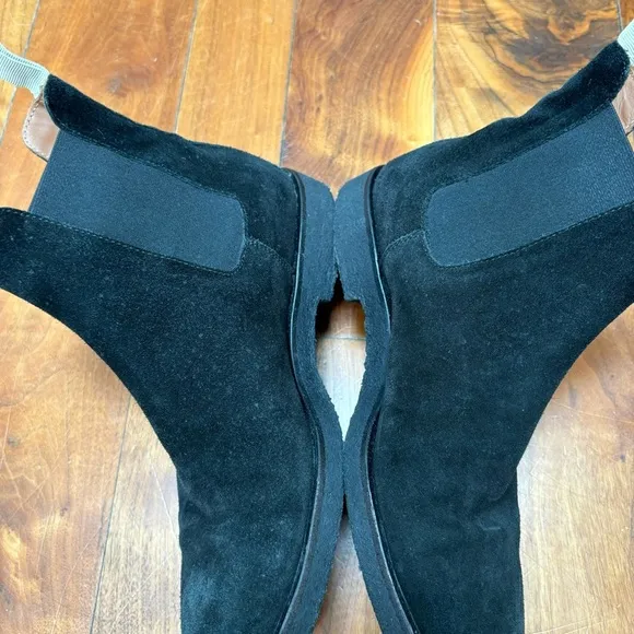 Common Projects Woman- Suede Chelsea Boots - Black 8