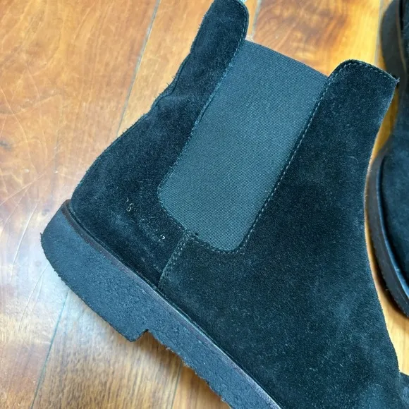 Common Projects Woman- Suede Chelsea Boots - Black 8