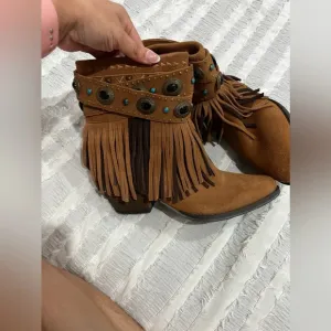 COPY - Sbicca ankle suede boots with fringe 9.0​