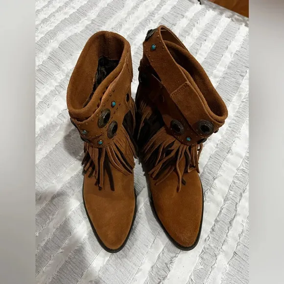 COPY - Sbicca ankle suede boots with fringe 9.0​