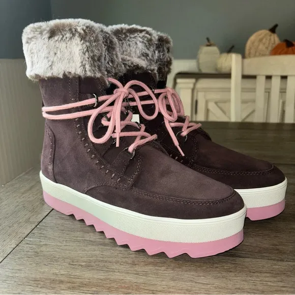 Cougar Women’s Boots NWT