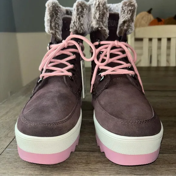 Cougar Women’s Boots NWT