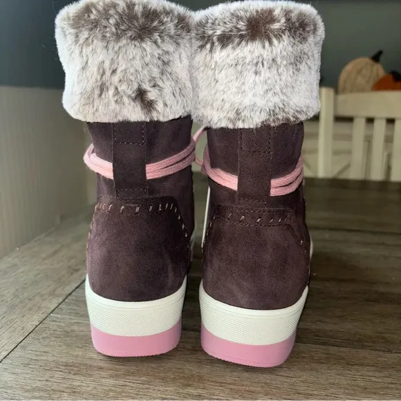 Cougar Women’s Boots NWT