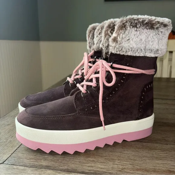 Cougar Women’s Boots NWT
