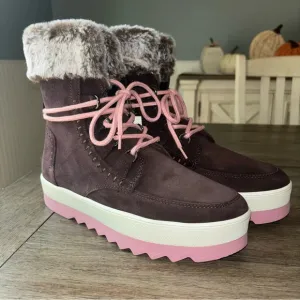 Cougar Women’s Boots NWT