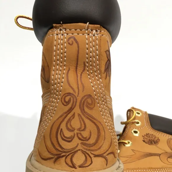 CUSTOM HAND PAINTED TIMBERLAND NUBUK BOOTS -YOUTH US 3.5 -FITS WOMEN US 5.5