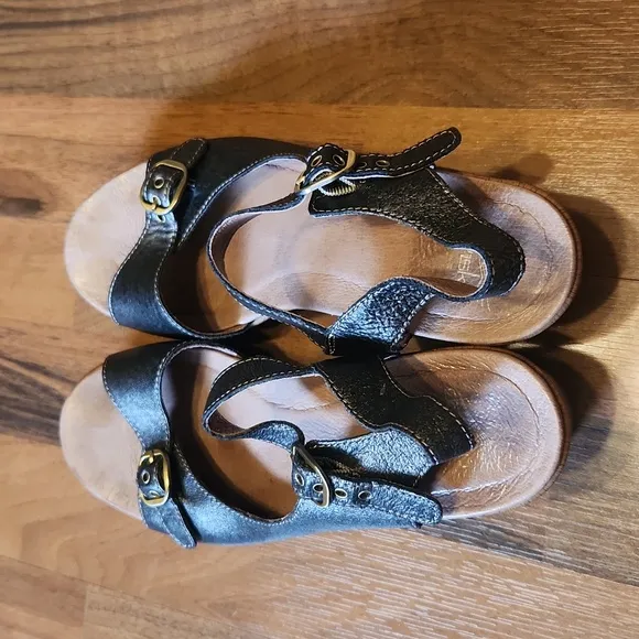 Dansko Joanie Wedge Heeled Mary Jane Sandals Bronze Metallic Leather Size 41