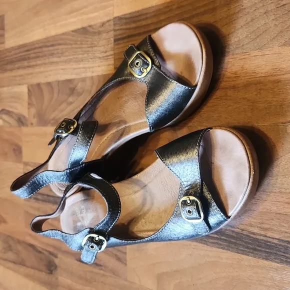 Dansko Joanie Wedge Heeled Mary Jane Sandals Bronze Metallic Leather Size 41