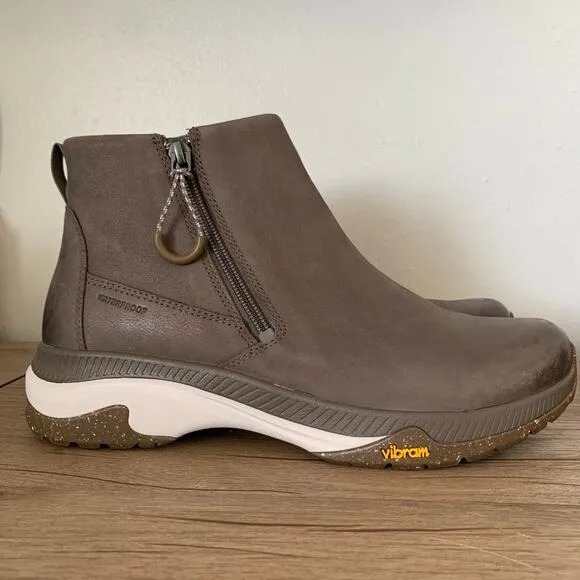 Dansko Margo Booties Womens sz 39 EU / 9 US Vibram Leather Ankle Boots Comfort