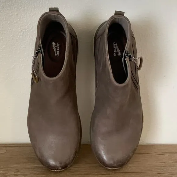 Dansko Margo Booties Womens sz 39 EU / 9 US Vibram Leather Ankle Boots Comfort