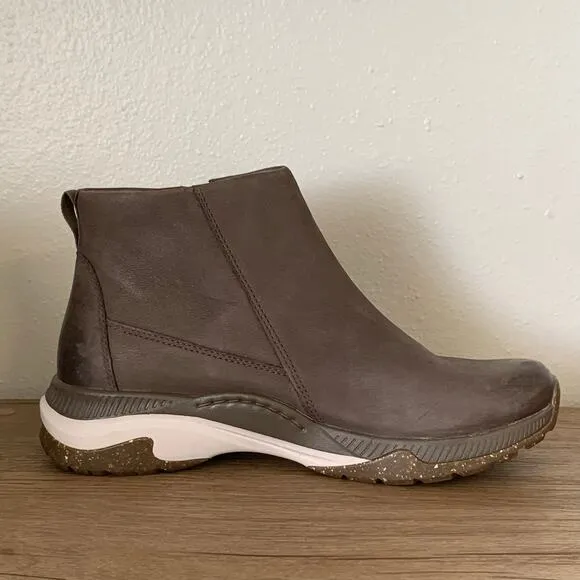 Dansko Margo Booties Womens sz 39 EU / 9 US Vibram Leather Ankle Boots Comfort