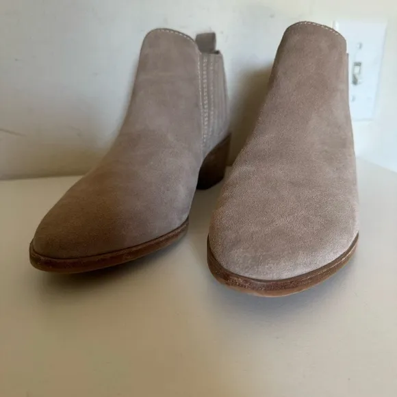 Dolce Vita Kadie Taupe Tan Suede Western Wood Block Heel Ankle Boots Size 10 EC