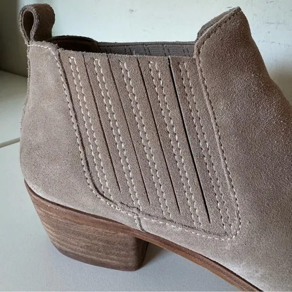 Dolce Vita Kadie Taupe Tan Suede Western Wood Block Heel Ankle Boots Size 10 EC