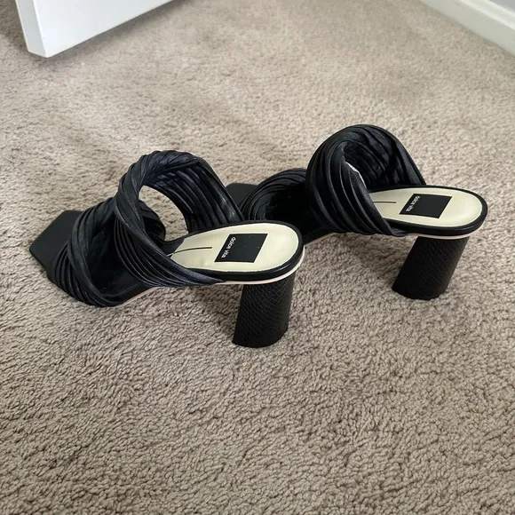Dolce Vita Pilton Black Sandals with Modern Criss-Cross Design