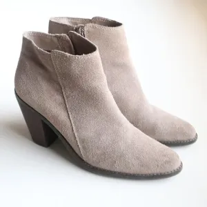 Dolce Vita Taupe Suede Leather Block Heel Ankle Boots / Booties Size 7.5